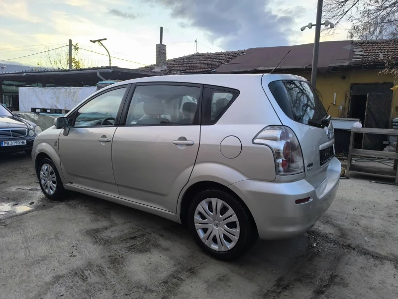 Toyota Corolla Verso 1.8i, снимка 4 - Автомобили и джипове - 53180361