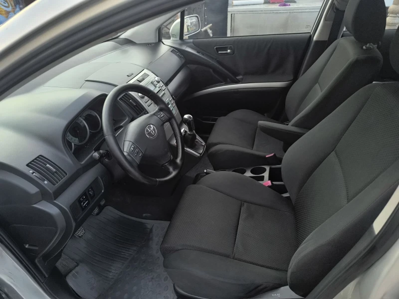 Toyota Corolla Verso 1.8i, снимка 8 - Автомобили и джипове - 53180361