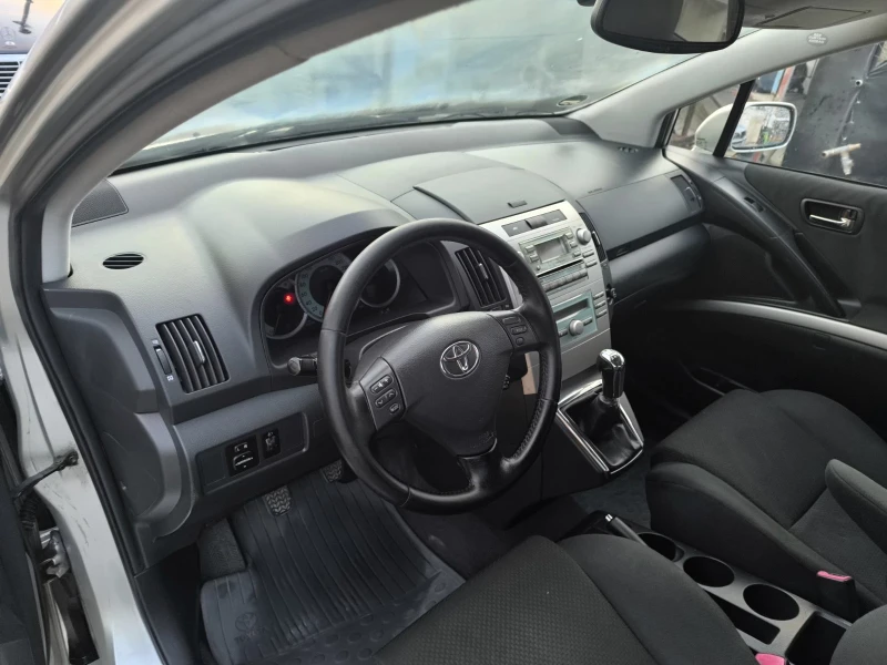 Toyota Corolla Verso 1.8i, снимка 11 - Автомобили и джипове - 53180361