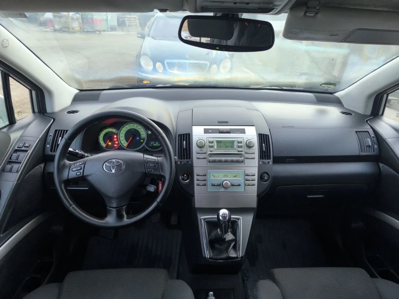 Toyota Corolla Verso 1.8i, снимка 13 - Автомобили и джипове - 53180361