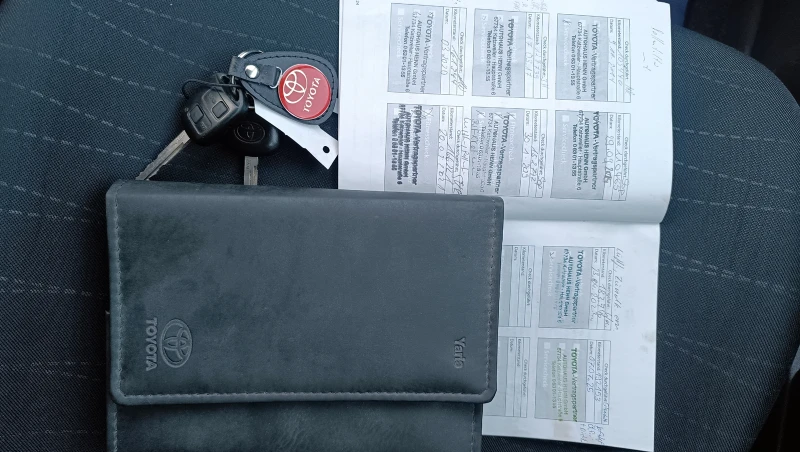 Toyota Yaris 1.3i , снимка 16 - Автомобили и джипове - 53243939