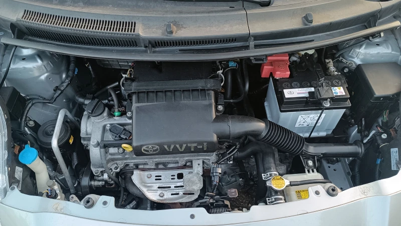 Toyota Yaris 1.3i , снимка 14 - Автомобили и джипове - 53243939