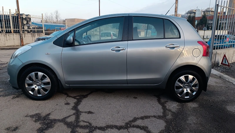 Toyota Yaris 1.3i , снимка 2 - Автомобили и джипове - 53243939