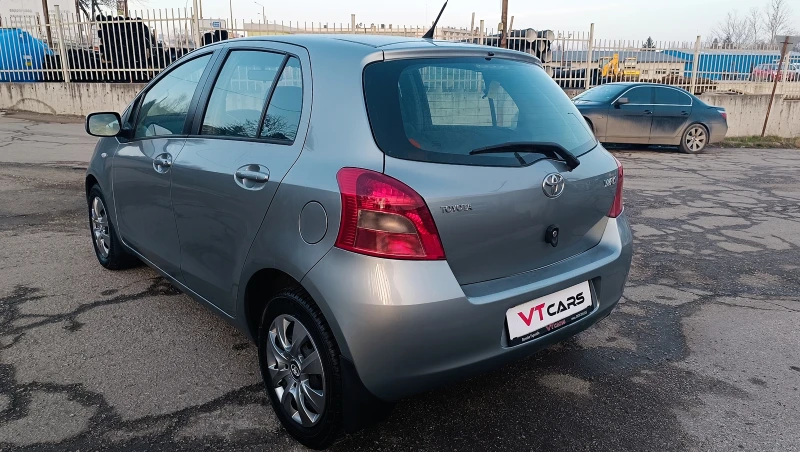 Toyota Yaris 1.3i , снимка 3 - Автомобили и джипове - 53243939