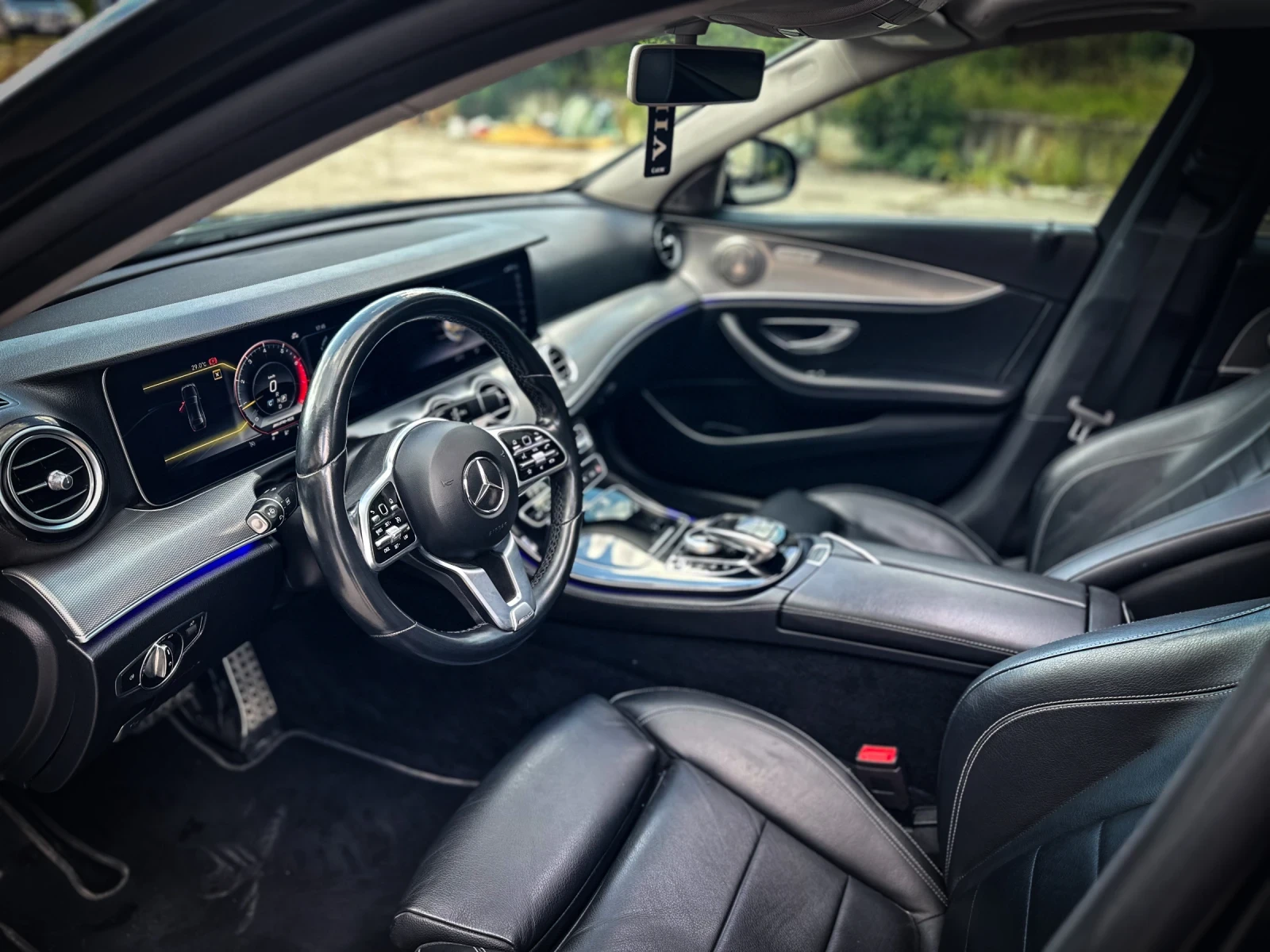 Mercedes-Benz E 220 = PANORAMA= AMG= 360-KAMERA= 9СКОРОСТИ=  - изображение 10