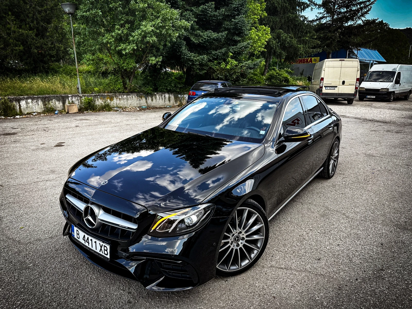 Mercedes-Benz E 220 = PANORAMA= AMG= 360-KAMERA= 9СКОРОСТИ=  - изображение 2
