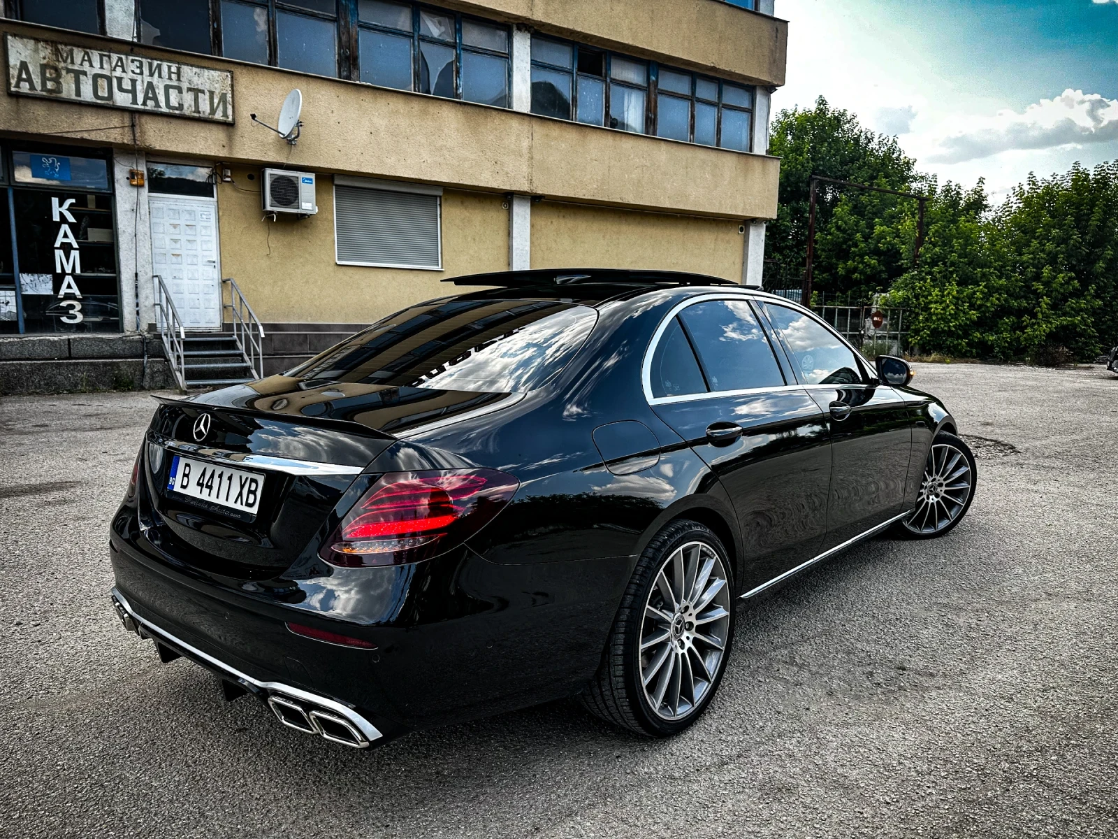 Mercedes-Benz E 220 = PANORAMA= AMG= 360-KAMERA= 9СКОРОСТИ=  - изображение 7
