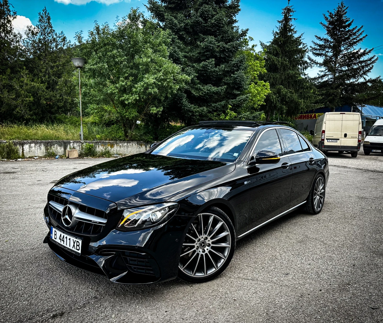 Mercedes-Benz E 220 = PANORAMA= AMG= 360-KAMERA= 9СКОРОСТИ=  - изображение 4