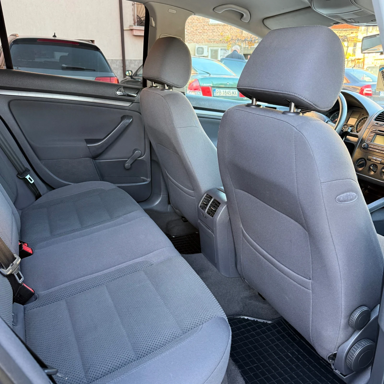 VW Golf 1.9 TDI 105hp * Парктроник* 194 хил - реални!  - изображение 9