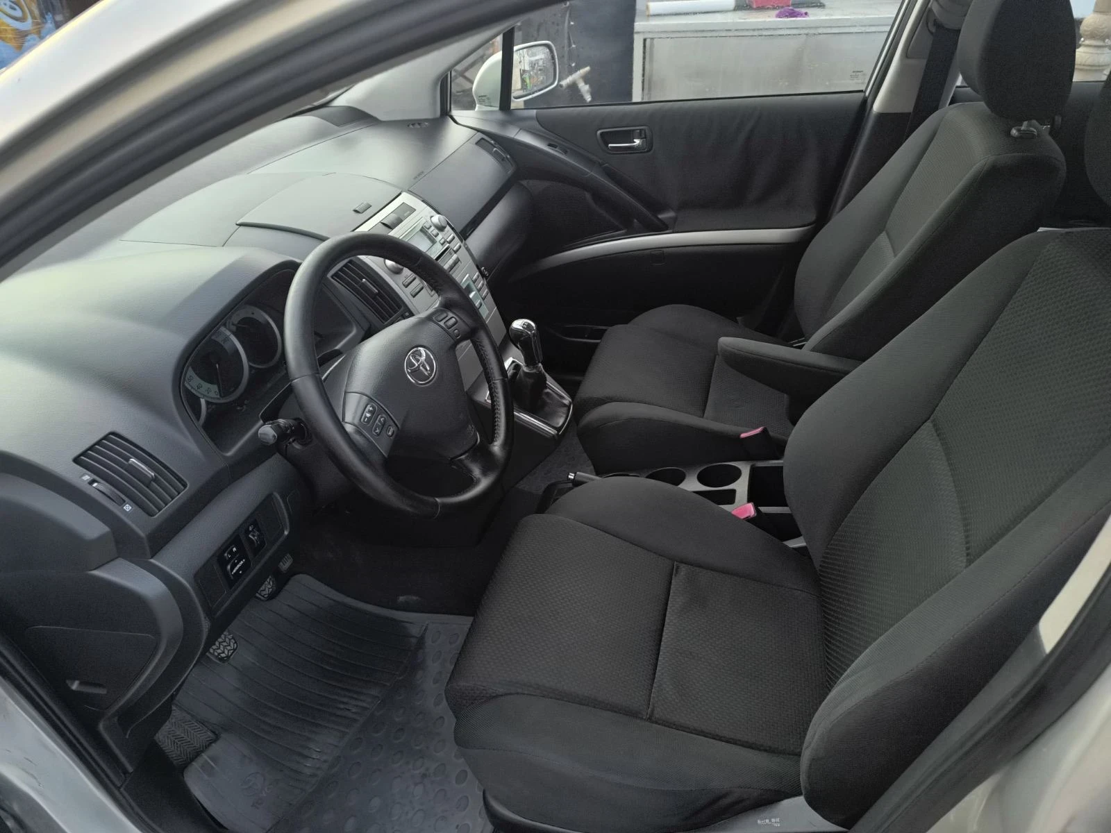 Toyota Corolla Verso 1.8i - изображение 8