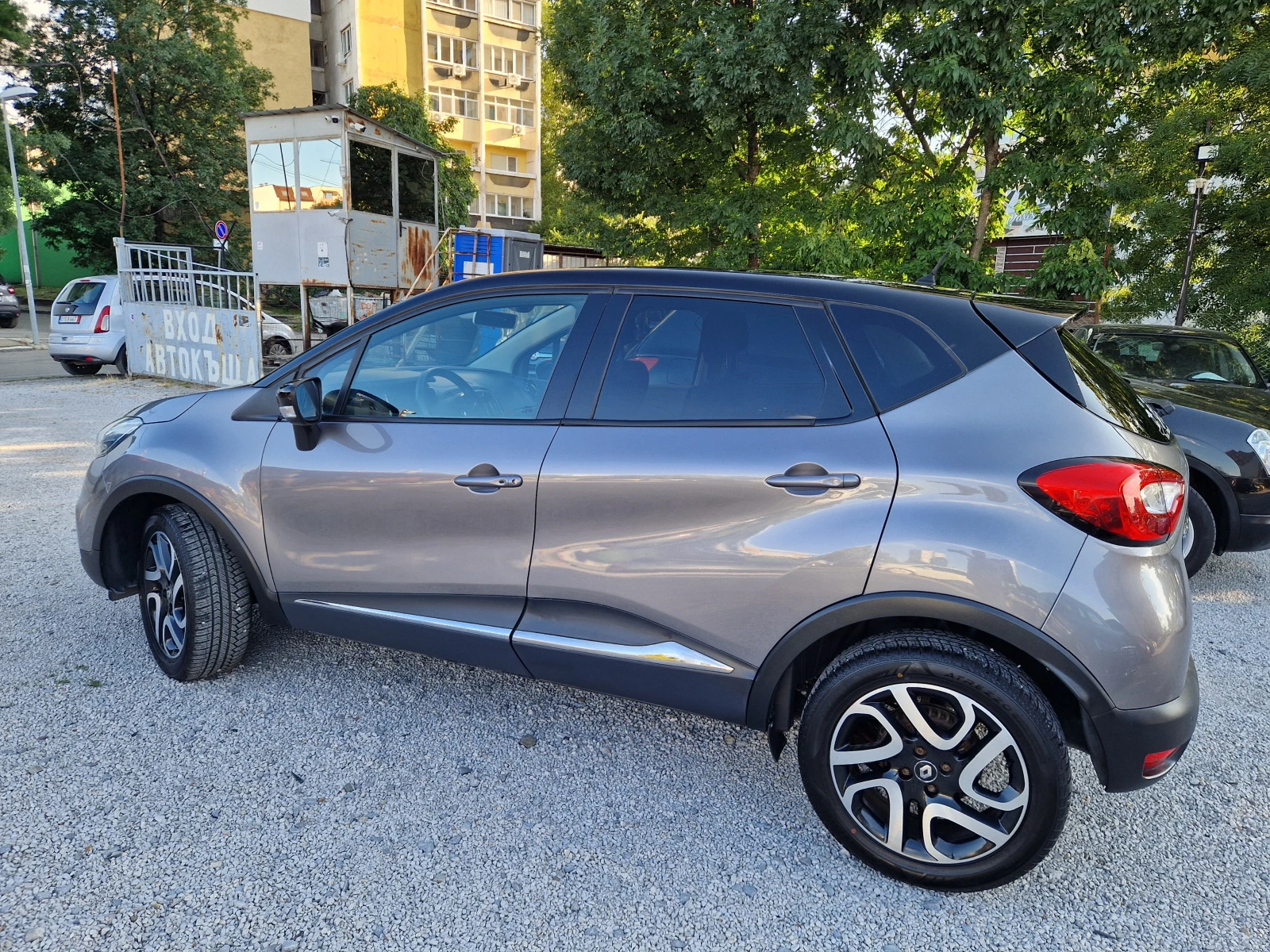 Renault Captur 1.5DCI/NAVI, снимка 8 - Автомобили и джипове - 54994544