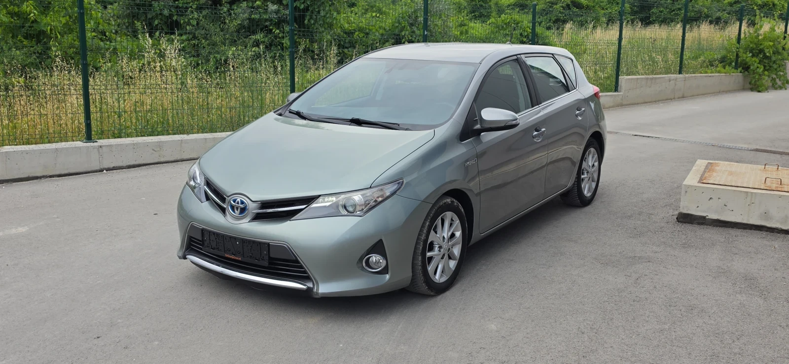 Toyota Auris 1.8 Hybrid, снимка 4 - Автомобили и джипове - 55136838