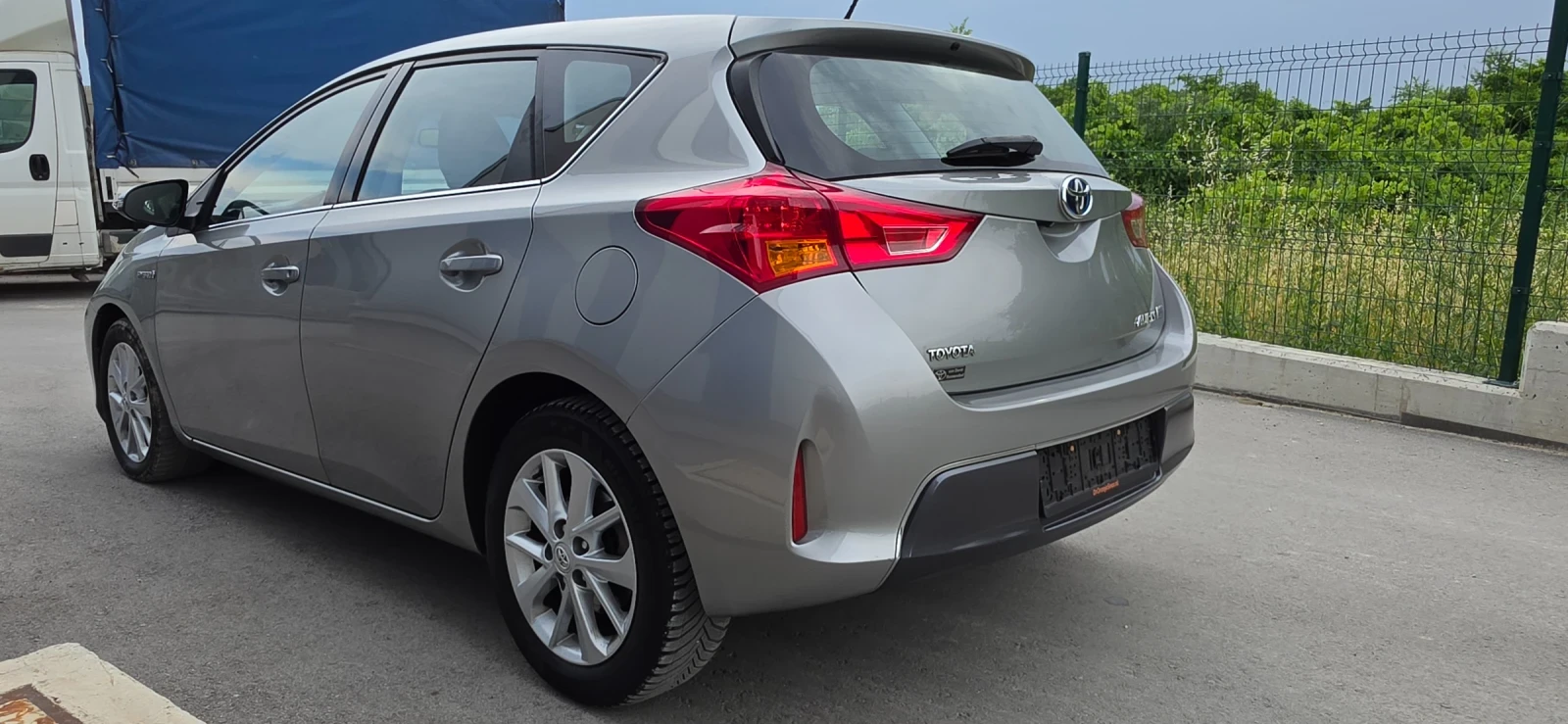 Toyota Auris 1.8 Hybrid, снимка 3 - Автомобили и джипове - 55136838