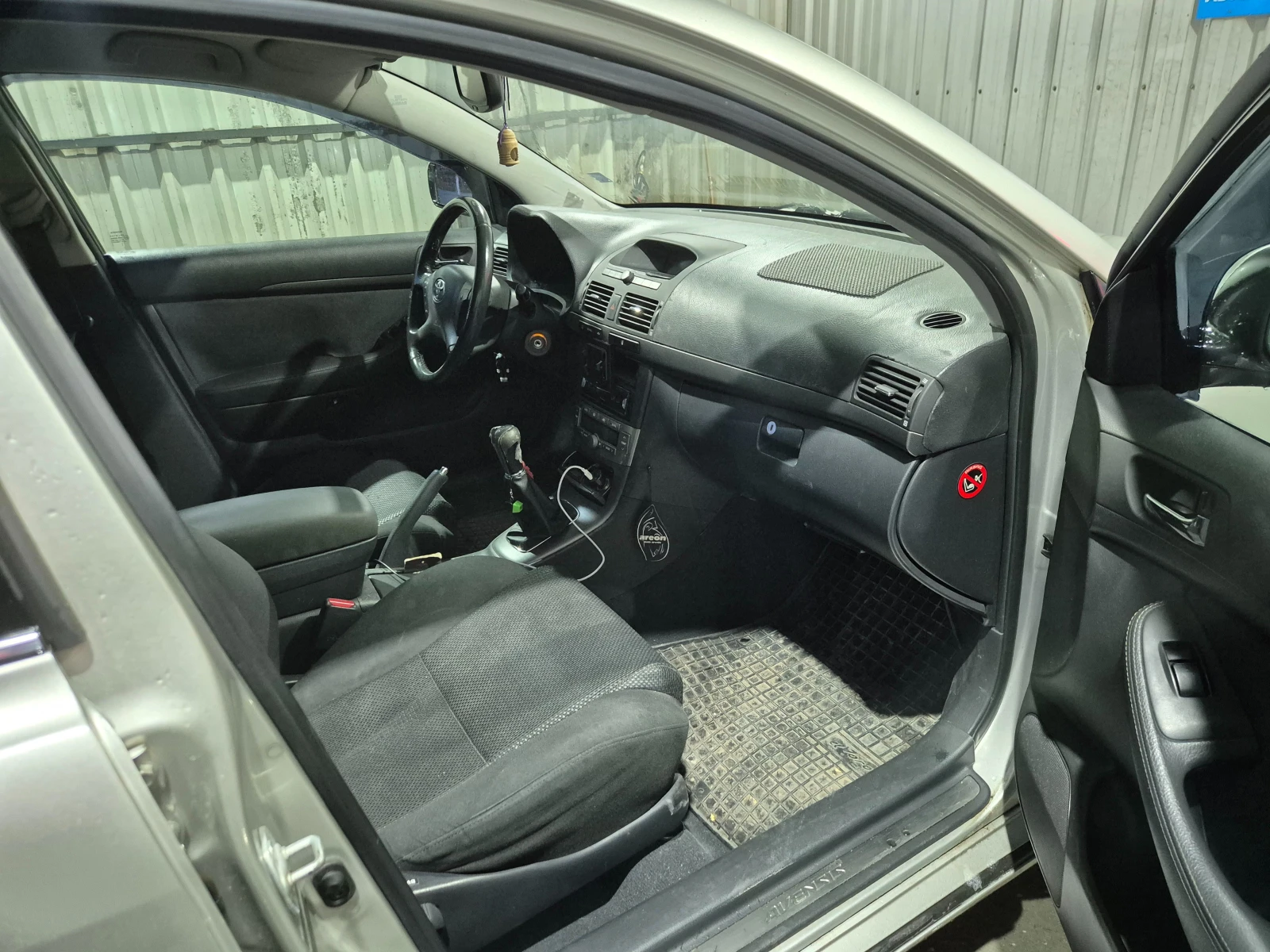 Toyota Avensis, снимка 9 - Автомобили и джипове - 55145621
