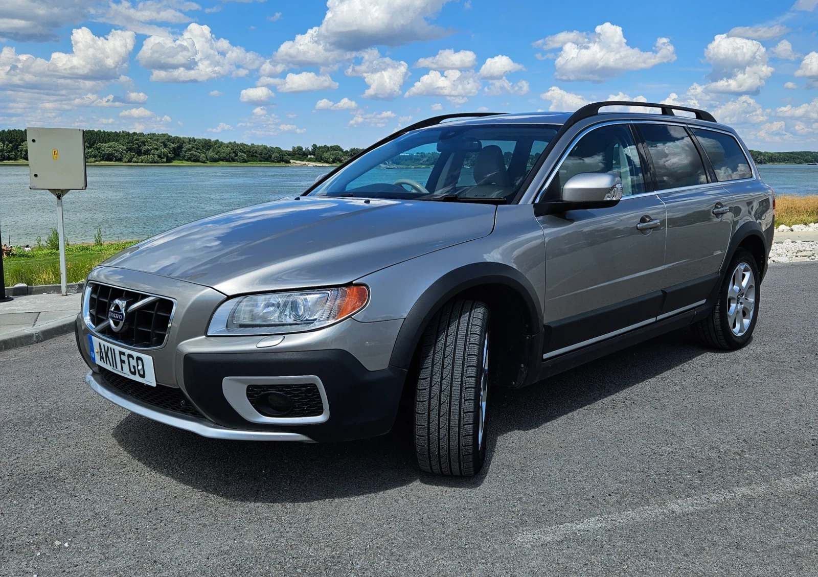 Volvo Xc70 D5, снимка 2 - Автомобили и джипове - 55423708
