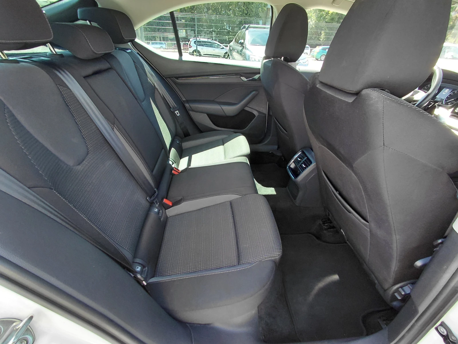 Skoda Octavia 2.0TDI/115к.с/DSG/Ambition/Гаранция, снимка 15 - Автомобили и джипове - 55841826