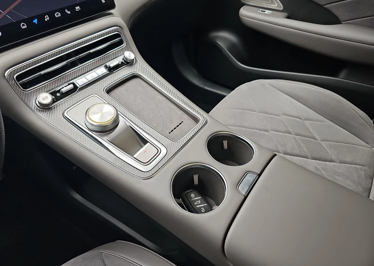 Mg S6 Luxury AWD, снимка 12 - Автомобили и джипове - 56293755