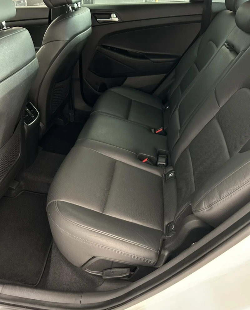 Hyundai Tucson 2.0crdi 4x4 Premium , снимка 6 - Автомобили и джипове - 52824520