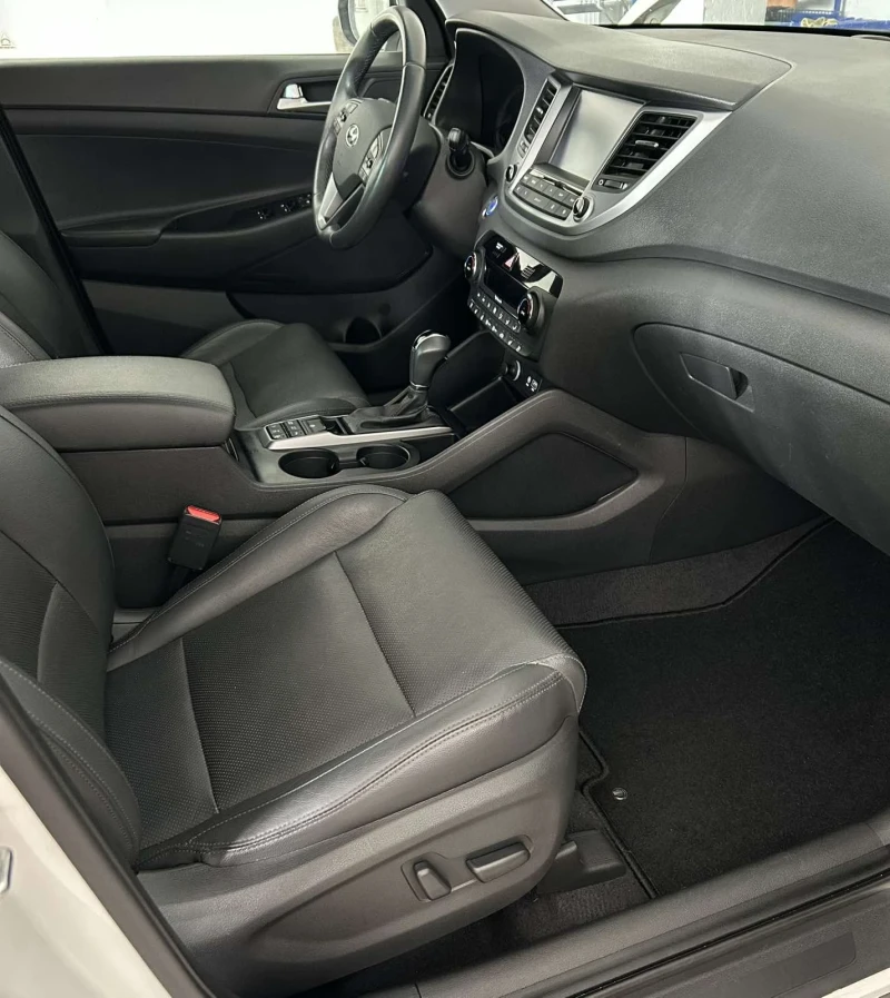 Hyundai Tucson 2.0crdi 4x4 Premium , снимка 5 - Автомобили и джипове - 52824520