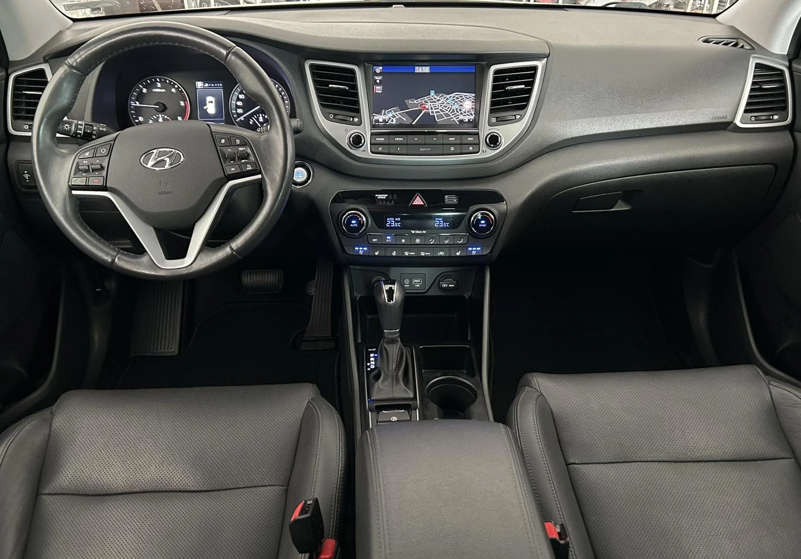 Hyundai Tucson 2.0crdi 4x4 Premium  - изображение 7