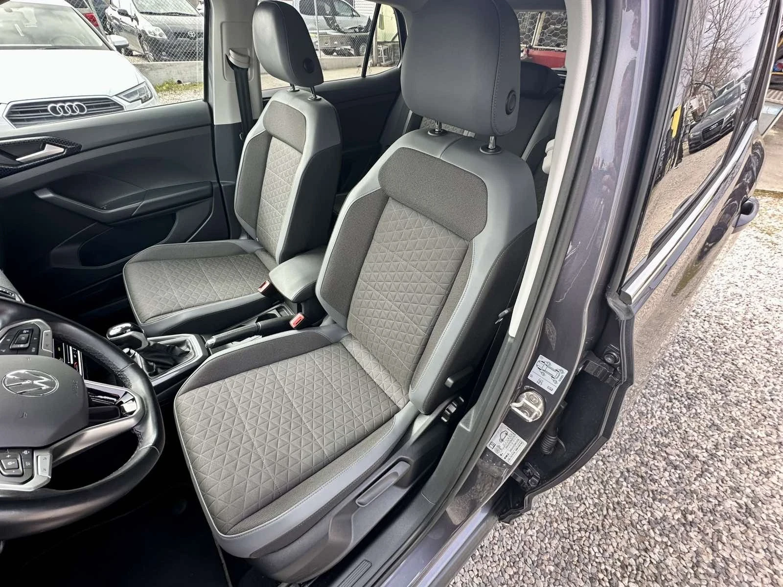 VW T-Cross 1.0TSI, снимка 10 - Автомобили и джипове - 53837551