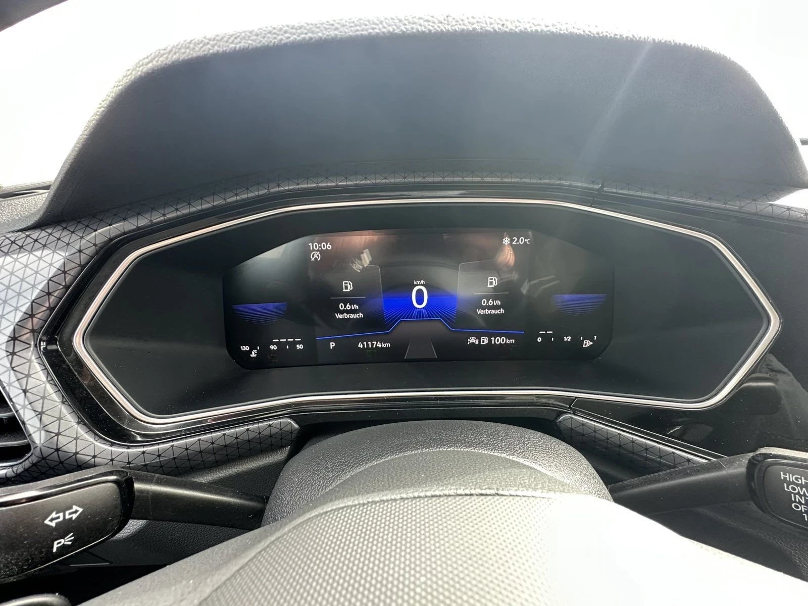 VW T-Cross 1.0TSI, снимка 12 - Автомобили и джипове - 53837551