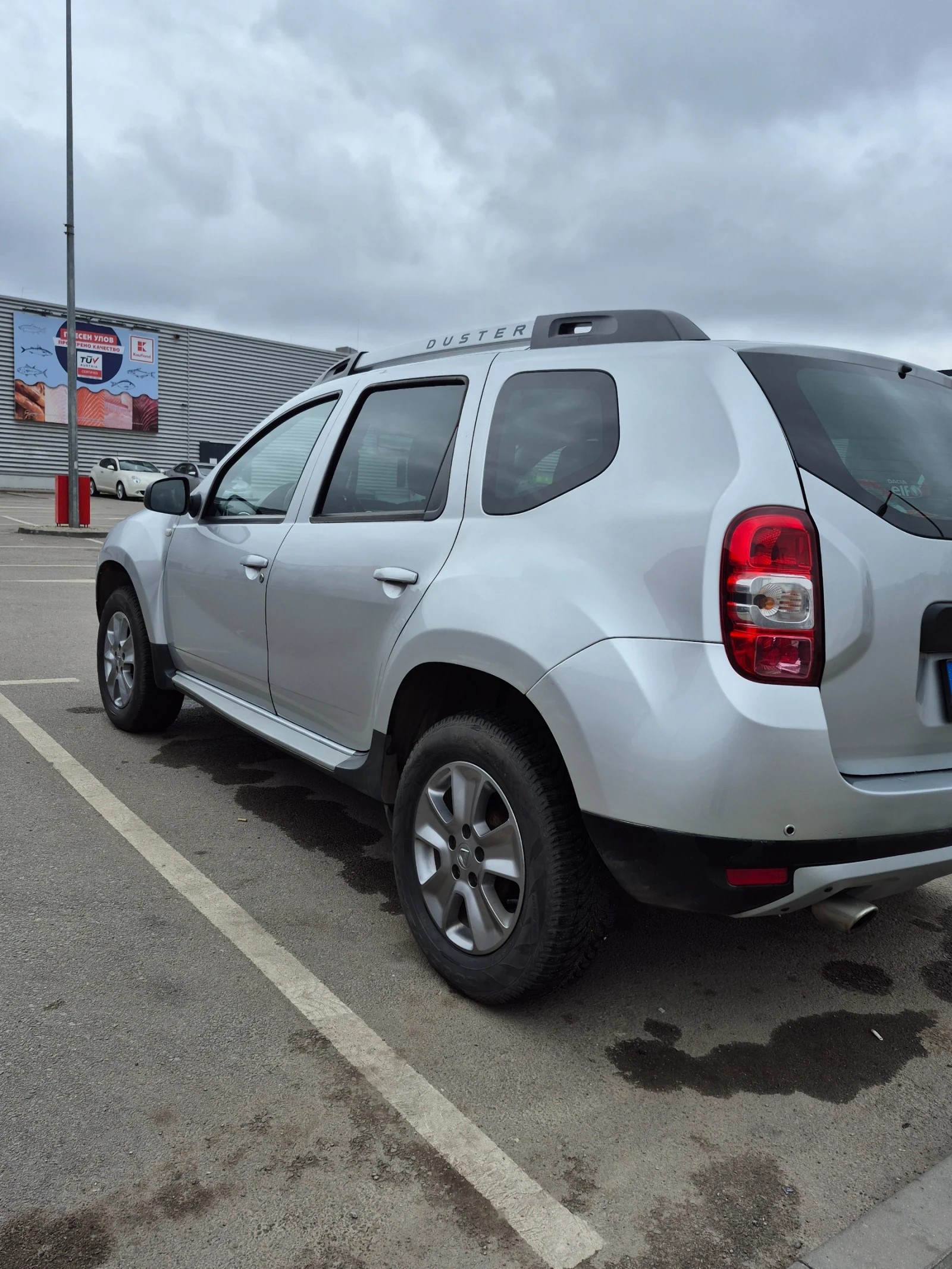 Dacia Duster 1.5dci, снимка 3 - Автомобили и джипове - 54030928