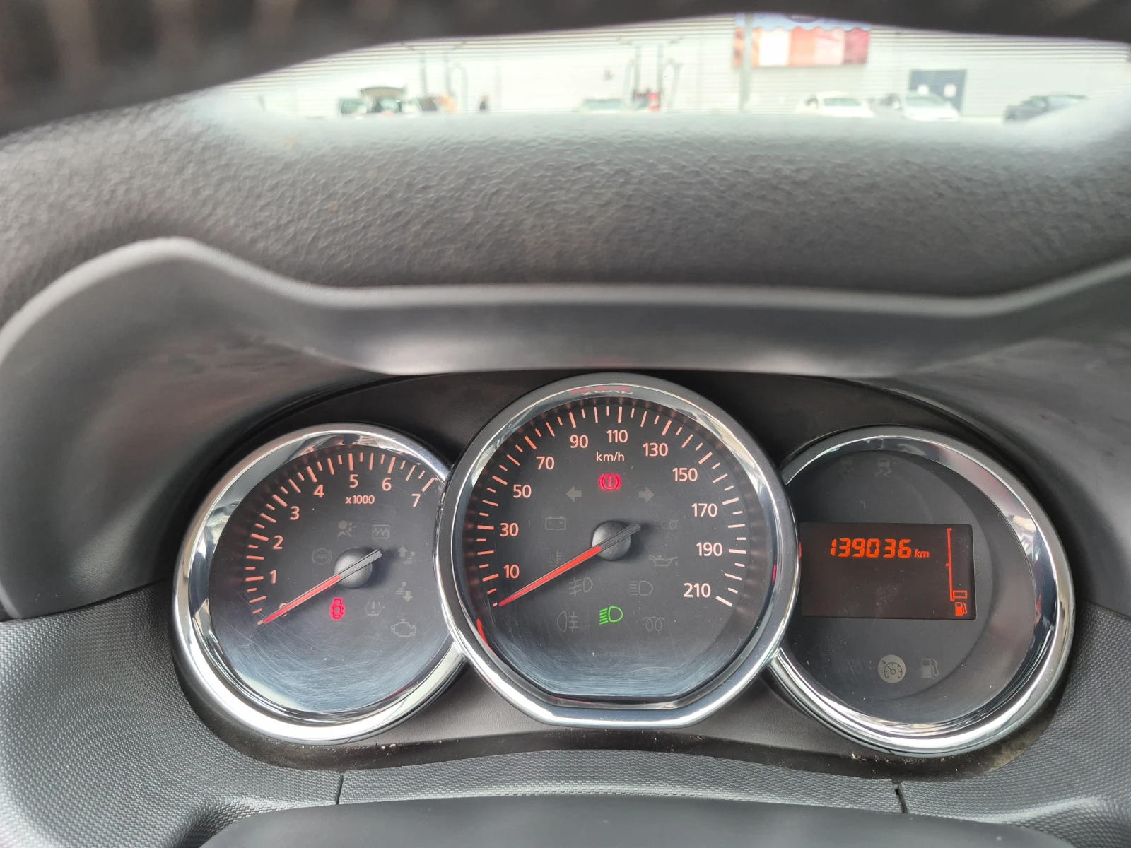 Dacia Duster 1.5dci, снимка 13 - Автомобили и джипове - 54030928