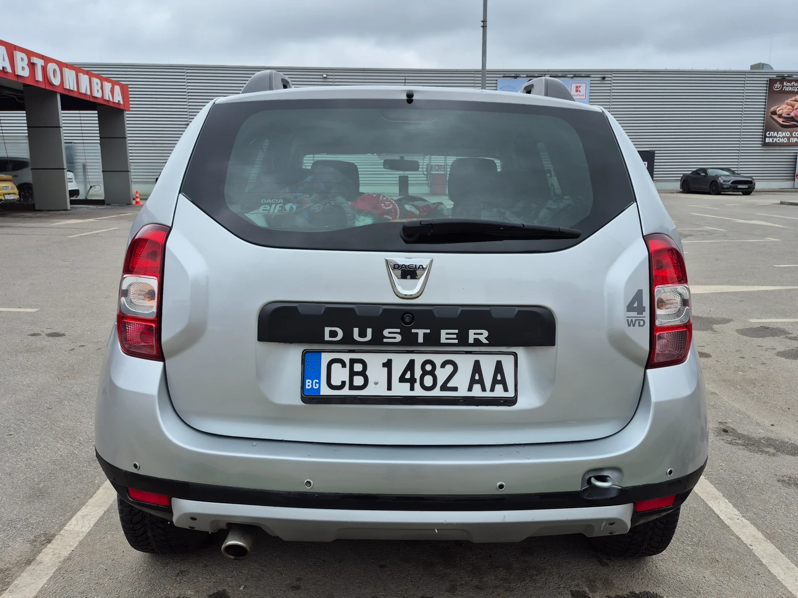 Dacia Duster 1.5dci, снимка 4 - Автомобили и джипове - 54030928