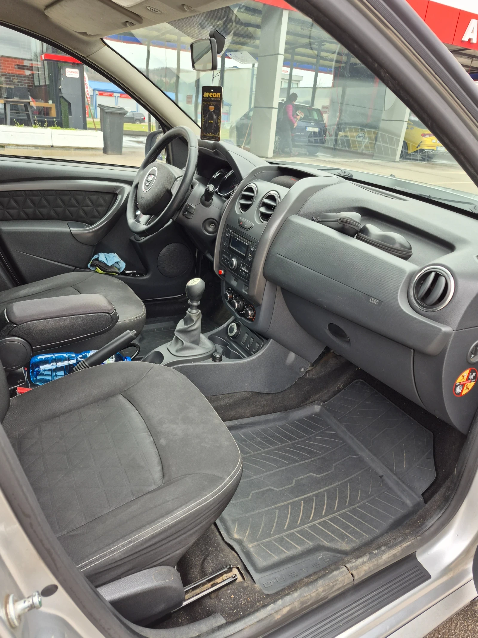 Dacia Duster 1.5dci, снимка 12 - Автомобили и джипове - 54030928