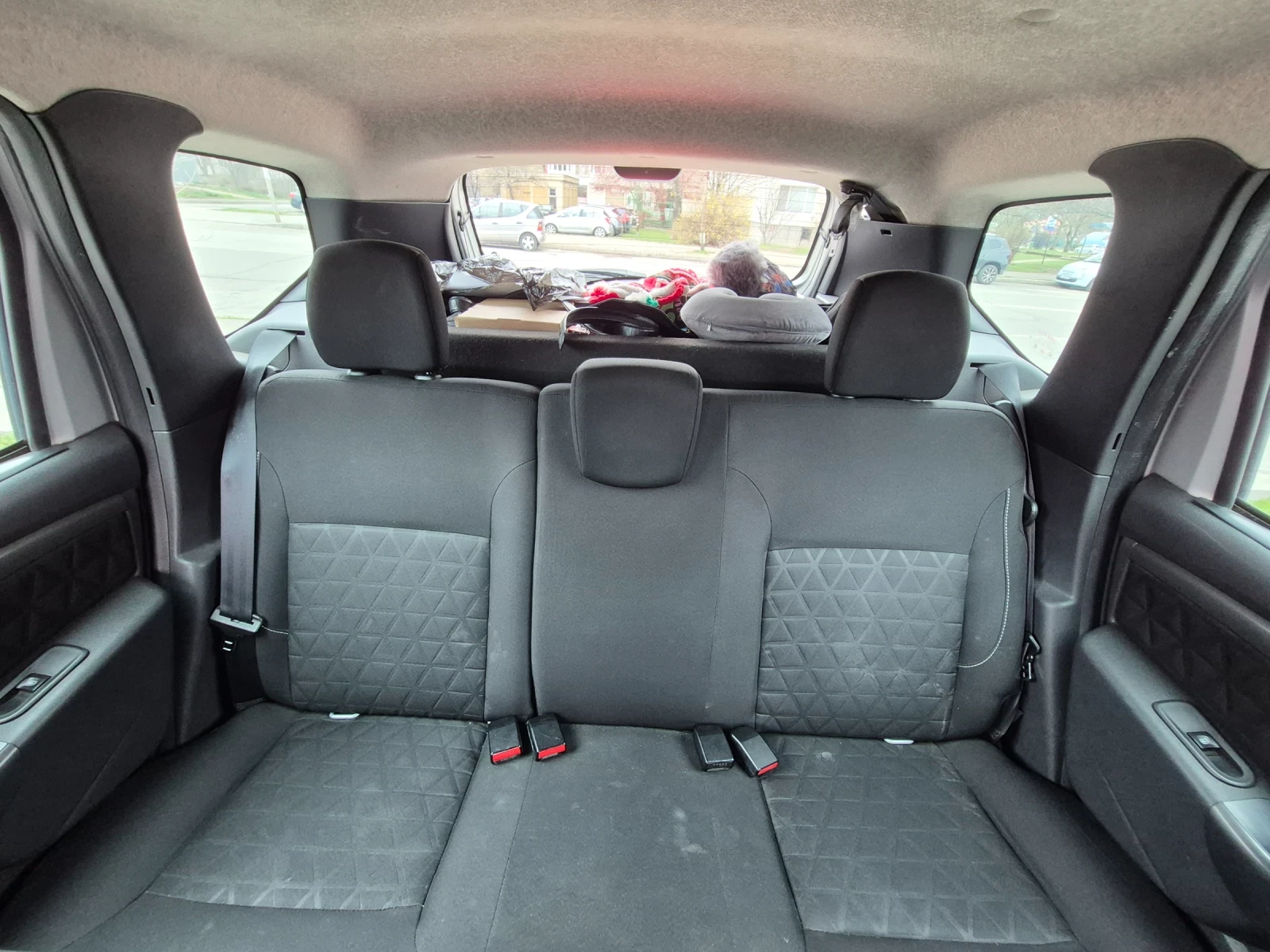 Dacia Duster 1.5dci, снимка 15 - Автомобили и джипове - 54030928