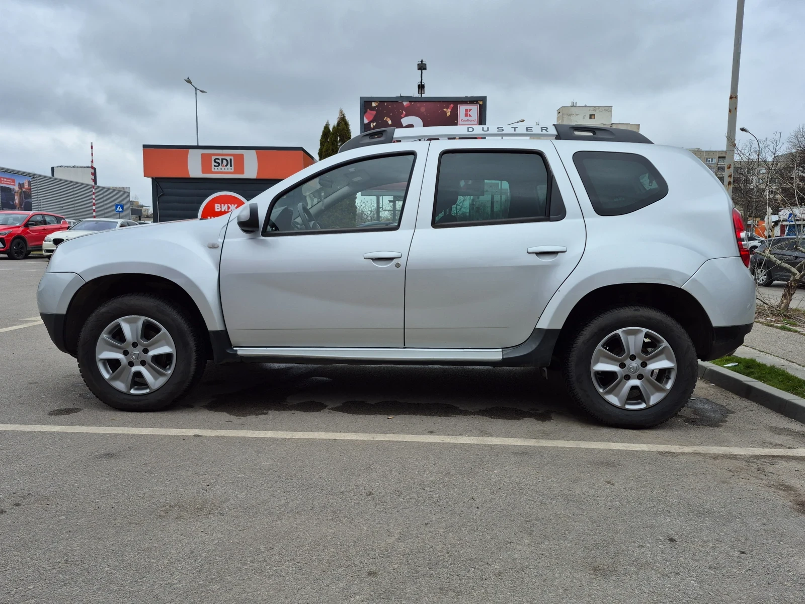 Dacia Duster 1.5dci, снимка 2 - Автомобили и джипове - 54030928