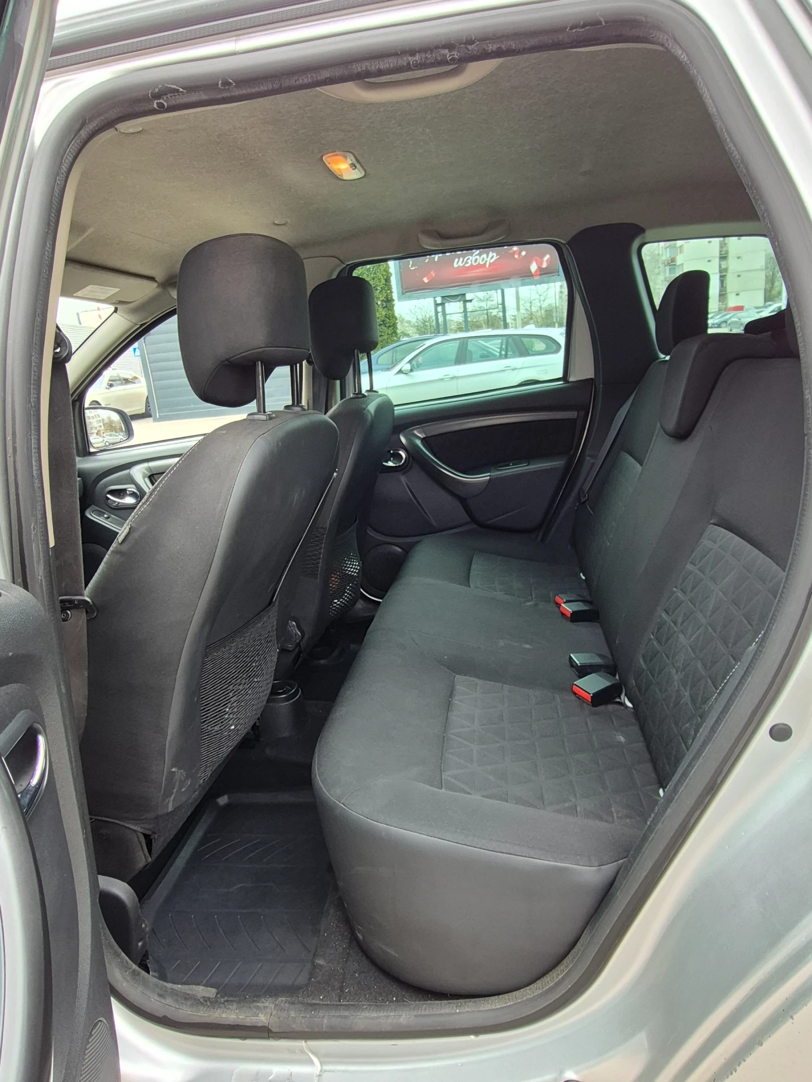 Dacia Duster 1.5dci, снимка 9 - Автомобили и джипове - 54030928