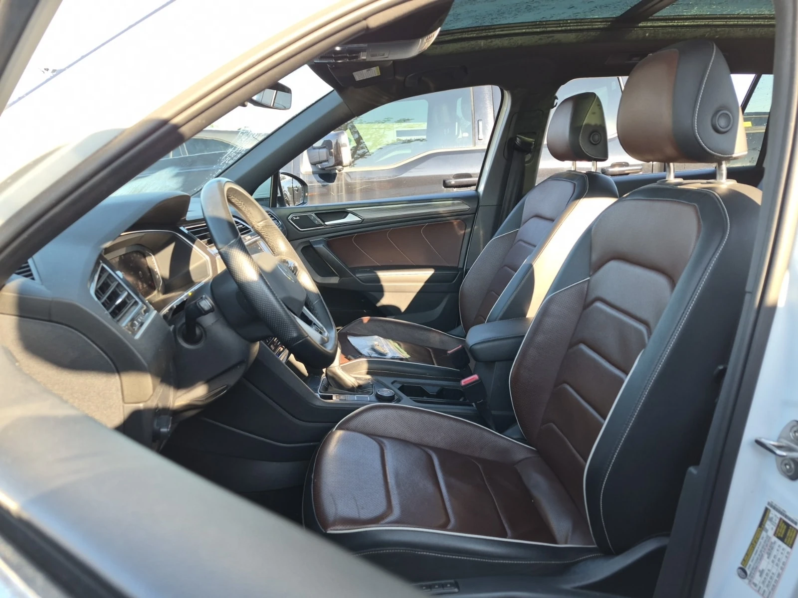 VW Tiguan HIGHLINE R LINE/CARFAX/7 МЕСТА/ПОДГРЕВ/ОБДУХ/ПАНО/, снимка 5 - Автомобили и джипове - 55992148