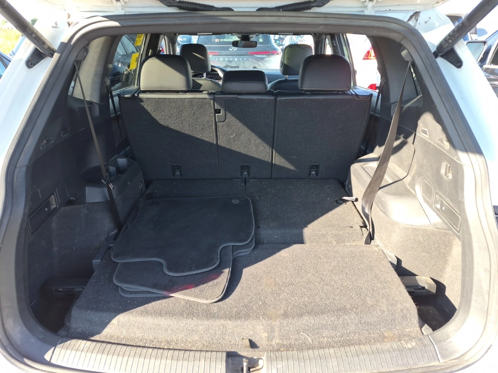 VW Tiguan HIGHLINE R LINE/CARFAX/7 МЕСТА/ПОДГРЕВ/ОБДУХ/ПАНО/, снимка 15 - Автомобили и джипове - 55992148