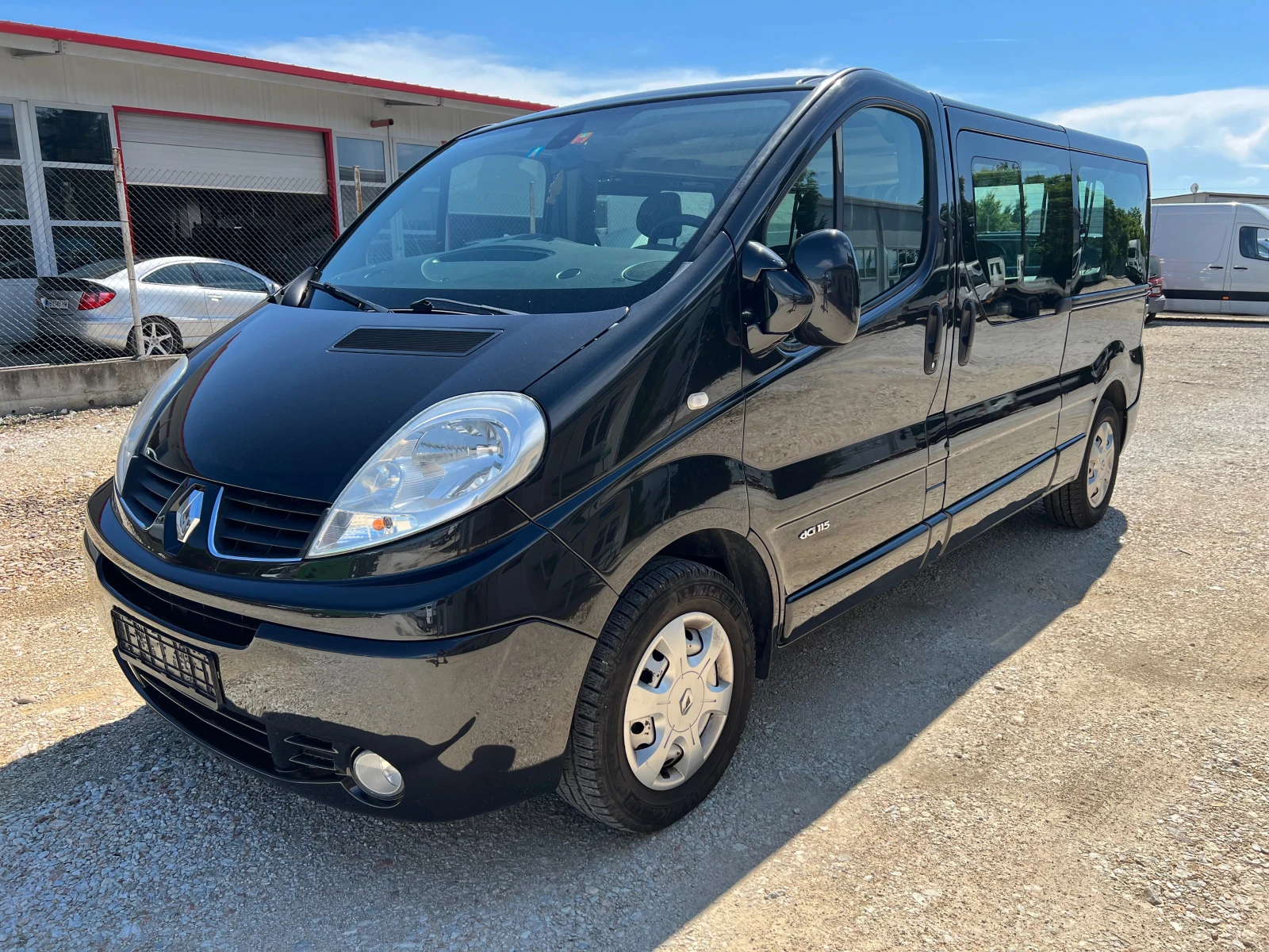 Renault Trafic 6 места 