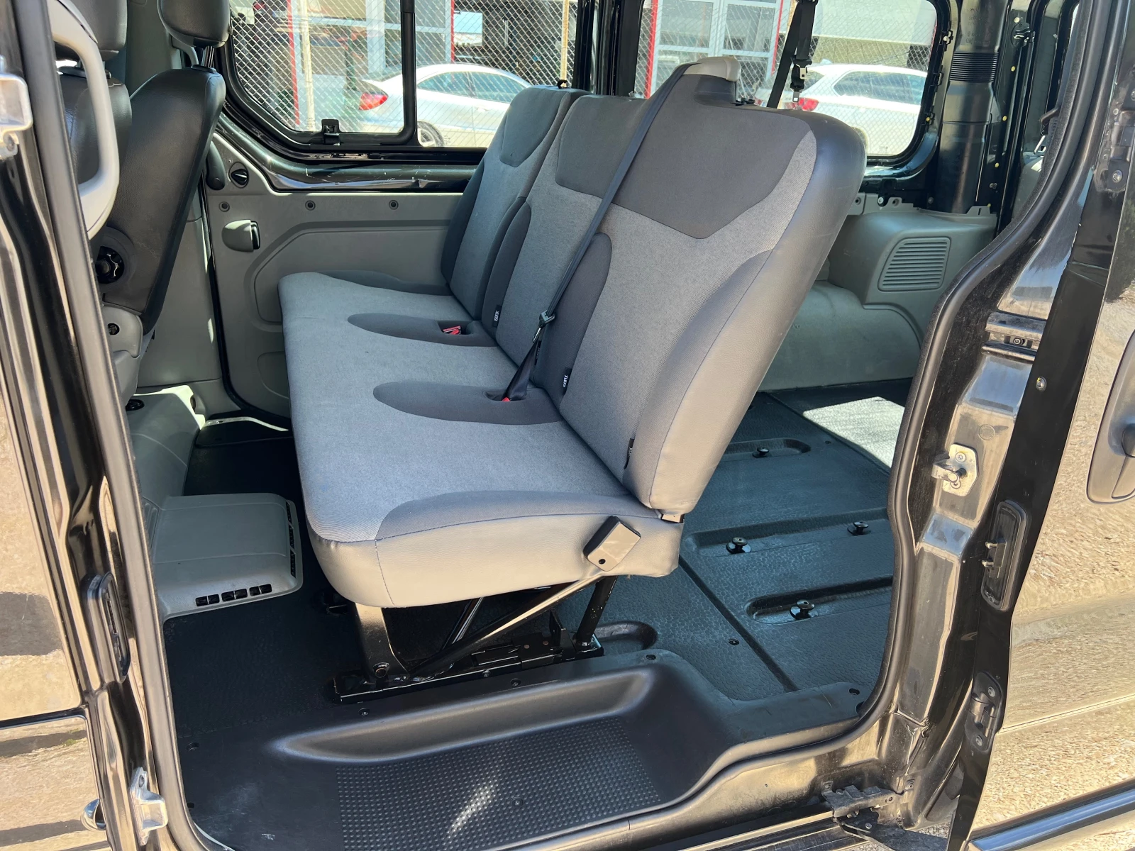 Renault Trafic 6 места , снимка 9 - Бусове и автобуси - 54864180
