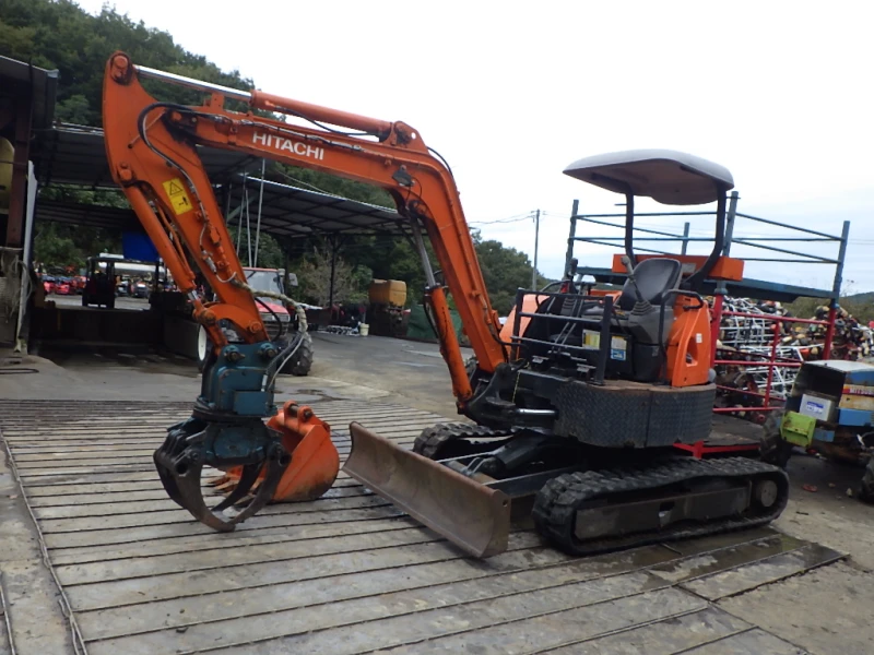 Багер Hitachi ZX35U