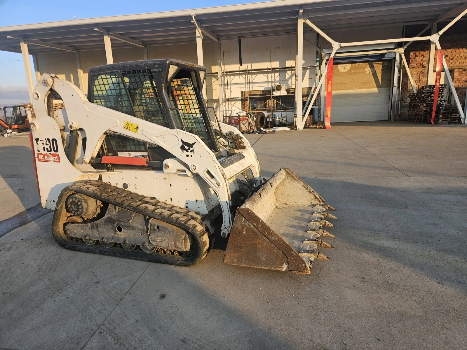 Мини челни товарачи Bobcat T 190 - изображение 5