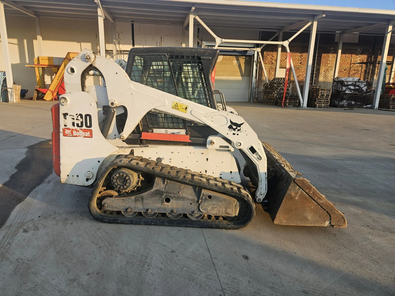 Мини челни товарачи Bobcat T 190 - изображение 4