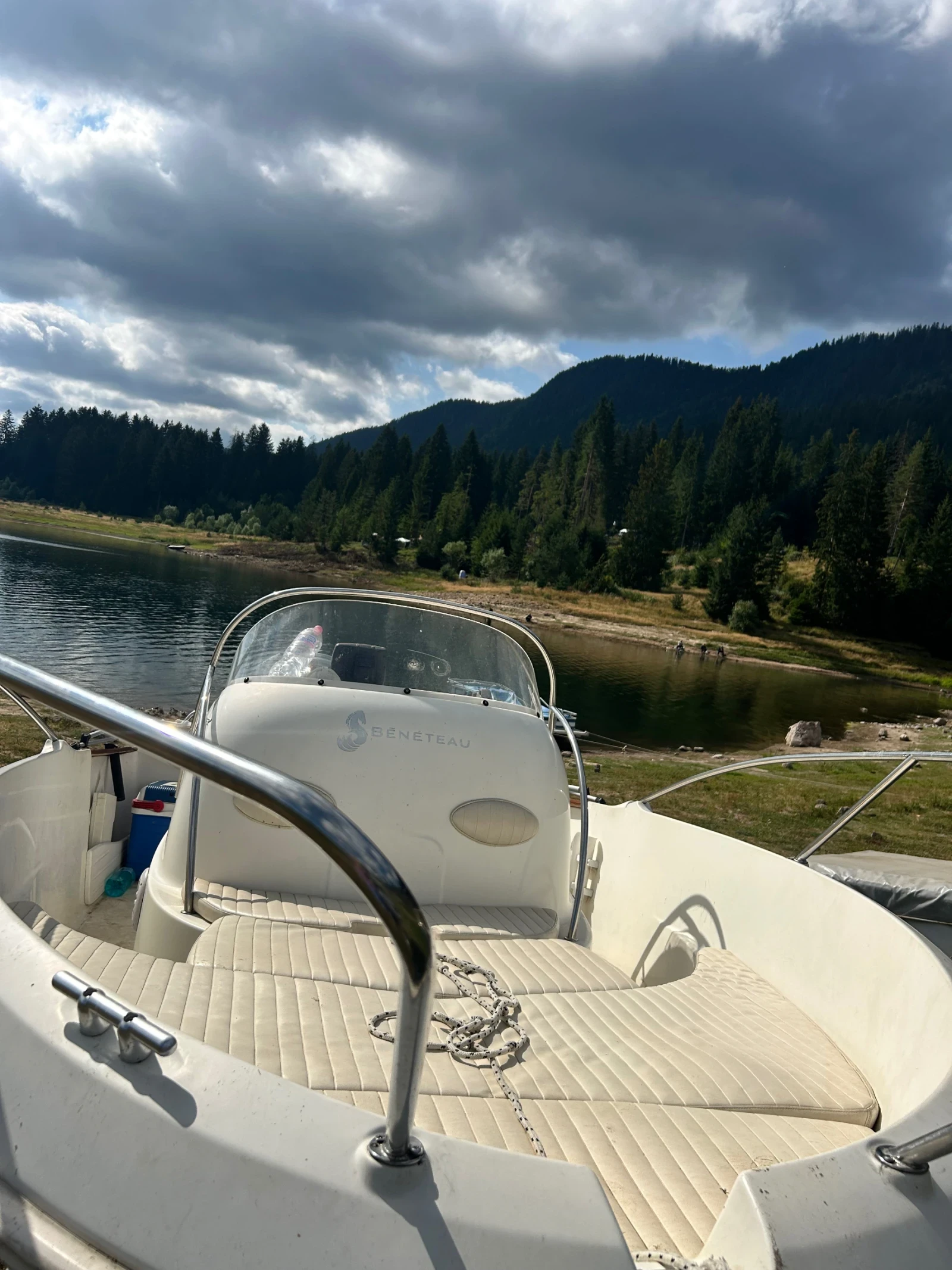 Моторна яхта Beneteau Flayer