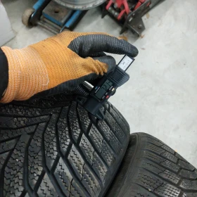 Гуми Зимни 255/45R18, снимка 9