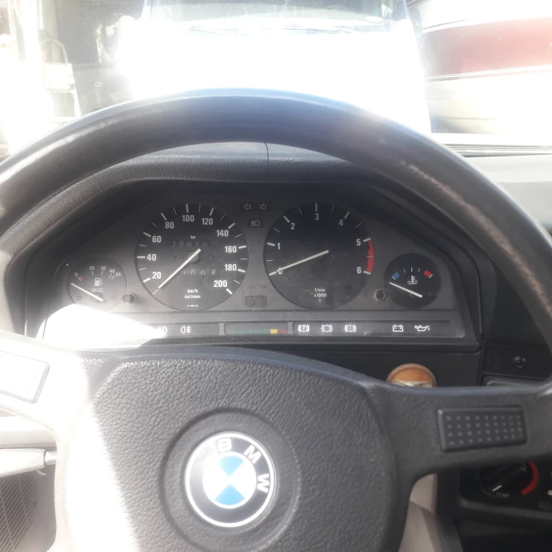 BMW 324 Е 30, снимка 8 - Автомобили и джипове - 47800078