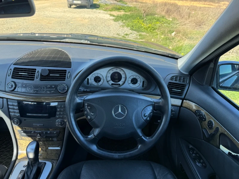 Mercedes-Benz E 320, снимка 5 - Автомобили и джипове - 49576114