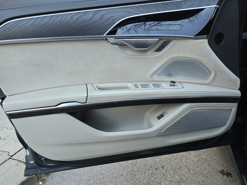 Audi S8 Exclusive 53 000km, снимка 8 - Автомобили и джипове - 51829947