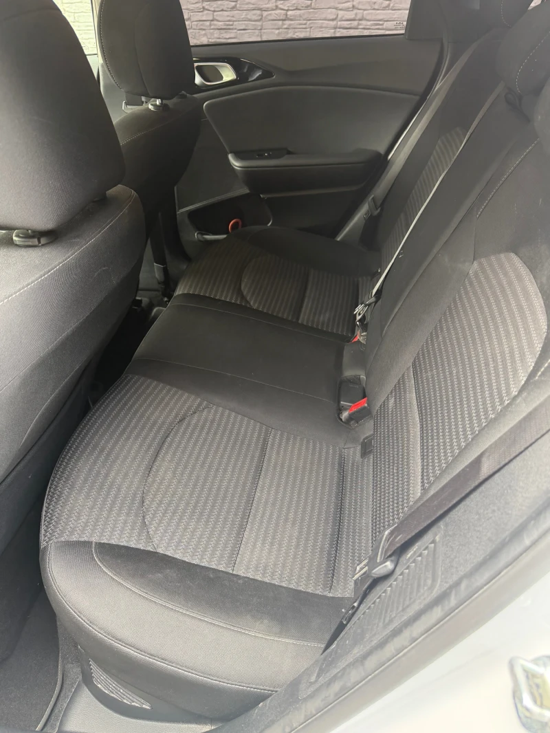Kia Ceed 1.6 бензин хибрид , снимка 8 - Автомобили и джипове - 52181835