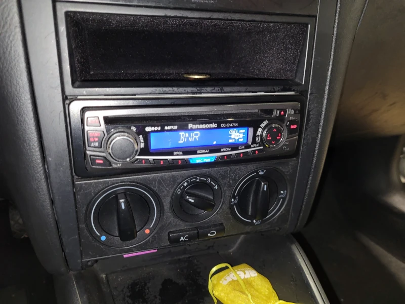 VW Golf IV 1.6 16v, снимка 9 - Автомобили и джипове - 52893466