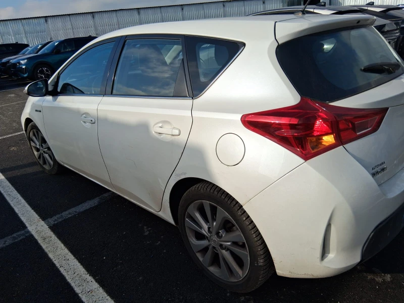 Toyota Auris 1.8i Хибрид, снимка 6 - Автомобили и джипове - 53205708