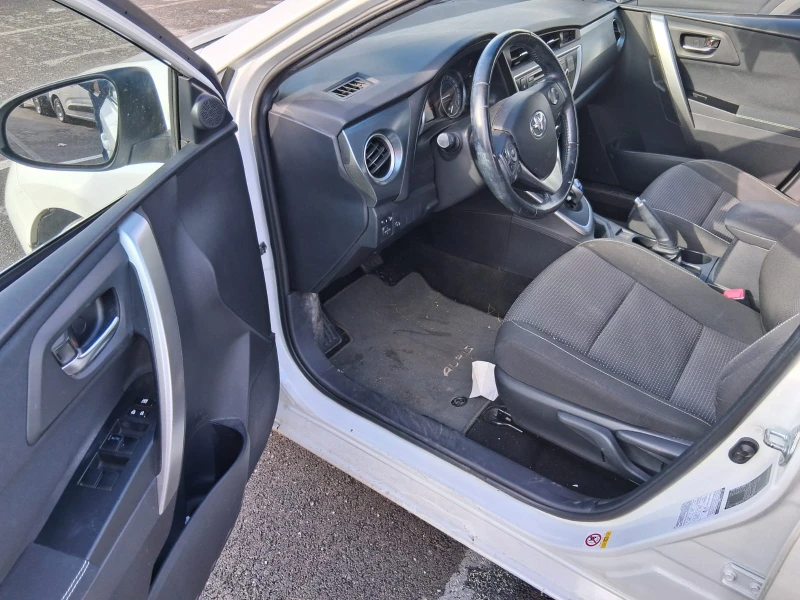 Toyota Auris 1.8i Хибрид, снимка 9 - Автомобили и джипове - 53205708