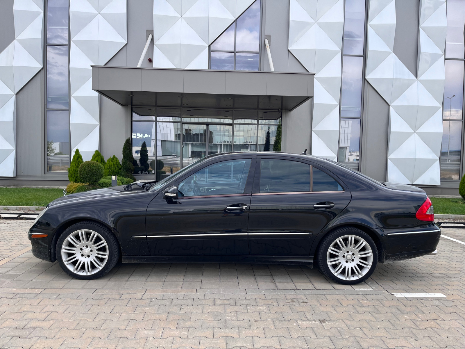 Mercedes-Benz E 55 E550i 388к.с. 4Matic Перфектен - изображение 8